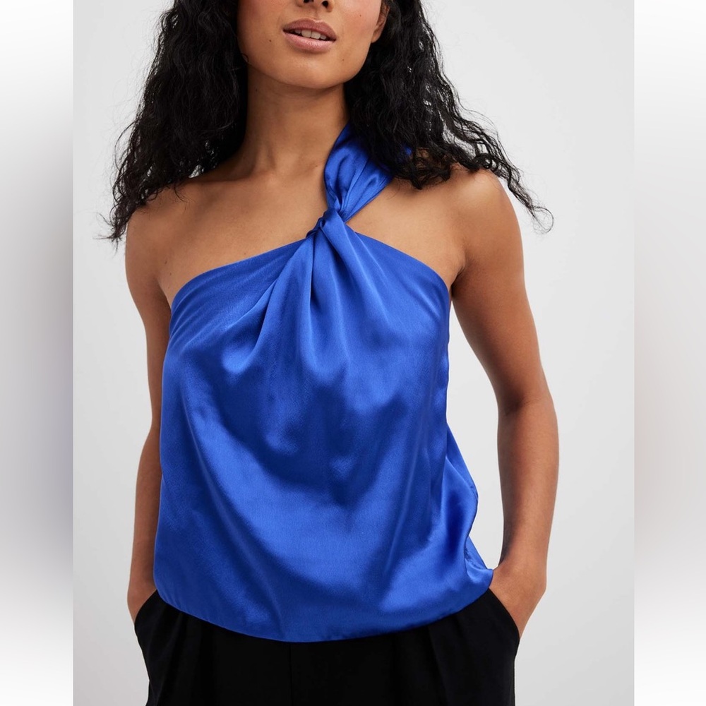 NA-KD One shoulder twist satin top blue